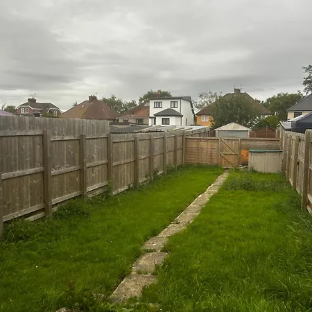 Family Near Cribbs Causeway And The Wave, Just 2 Minutes From Airbus And Rolls Royce Apartment Bristol