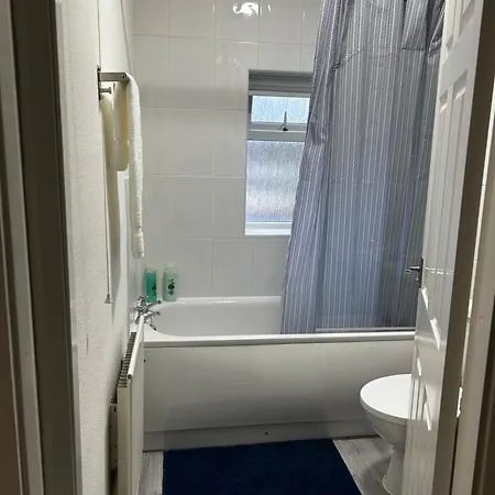 Family Near Cribbs Causeway And The Wave, Just 2 Minutes From Airbus And Rolls Royce Apartment Bristol