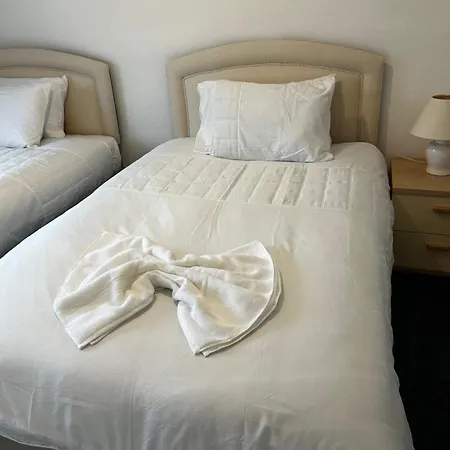 Apartment Family Near Cribbs Causeway And The Wave, Just 2 Minutes From Airbus And Rolls Royce Bristol