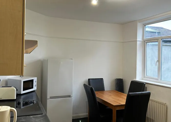 Family Near Cribbs Causeway And The Wave, Just 2 Minutes From Airbus And Rolls Royce Apartamento Bristol