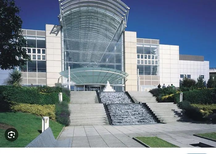 Family Near Cribbs Causeway And The Wave, Just 2 Minutes From Airbus And Rolls Royce * Bristol