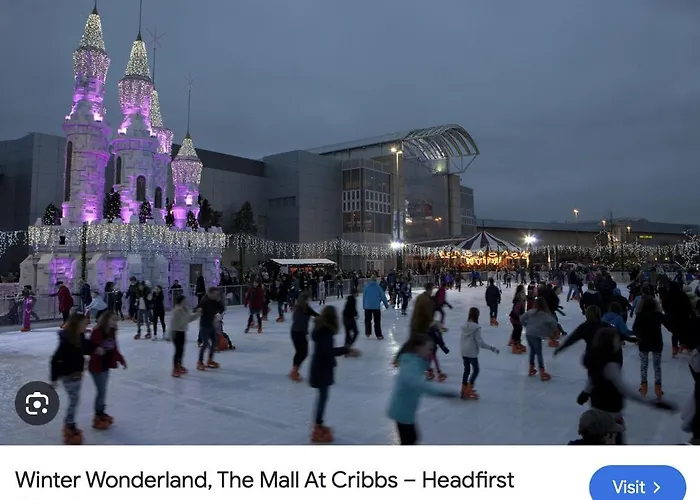 Family Near Cribbs Causeway And The Wave, Just 2 Minutes From Airbus And Rolls Royce