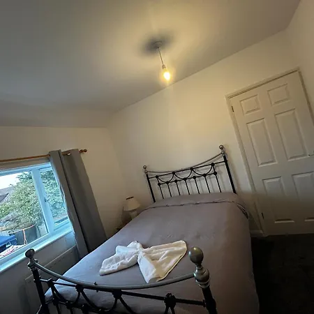 Family Near Cribbs Causeway And The Wave, Just 2 Minutes From Airbus And Rolls Royce *